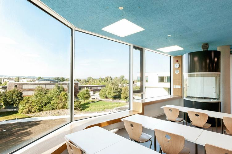 校园课桌椅的正确打开方式