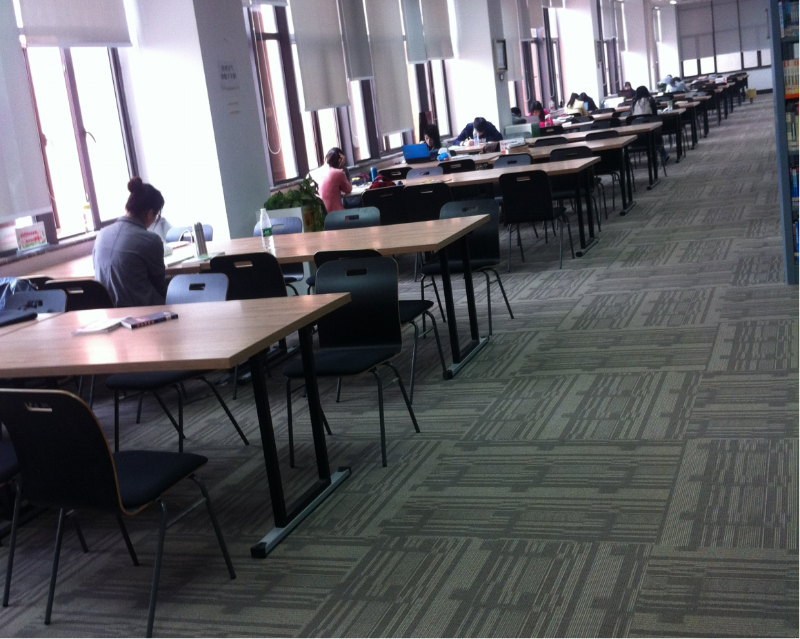 图书室桌椅